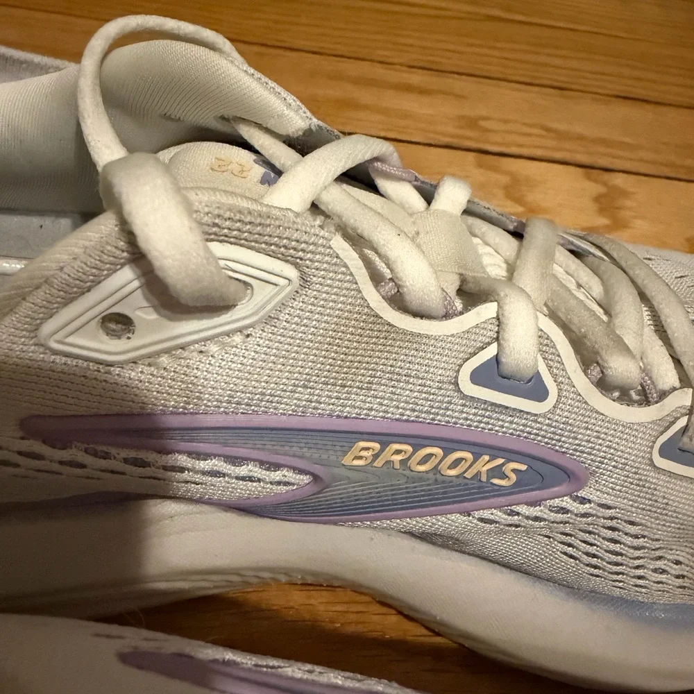 Brooks Glycerin 22 Women's White and Purple Running Shoes - Picture 8 of 12